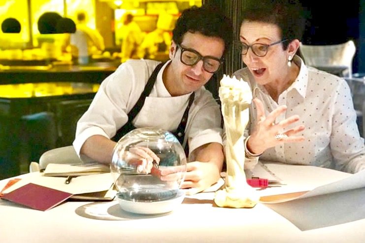 Raül Balam y Carme Ruscalleda, durante la creación del menú Séptimo Arte.