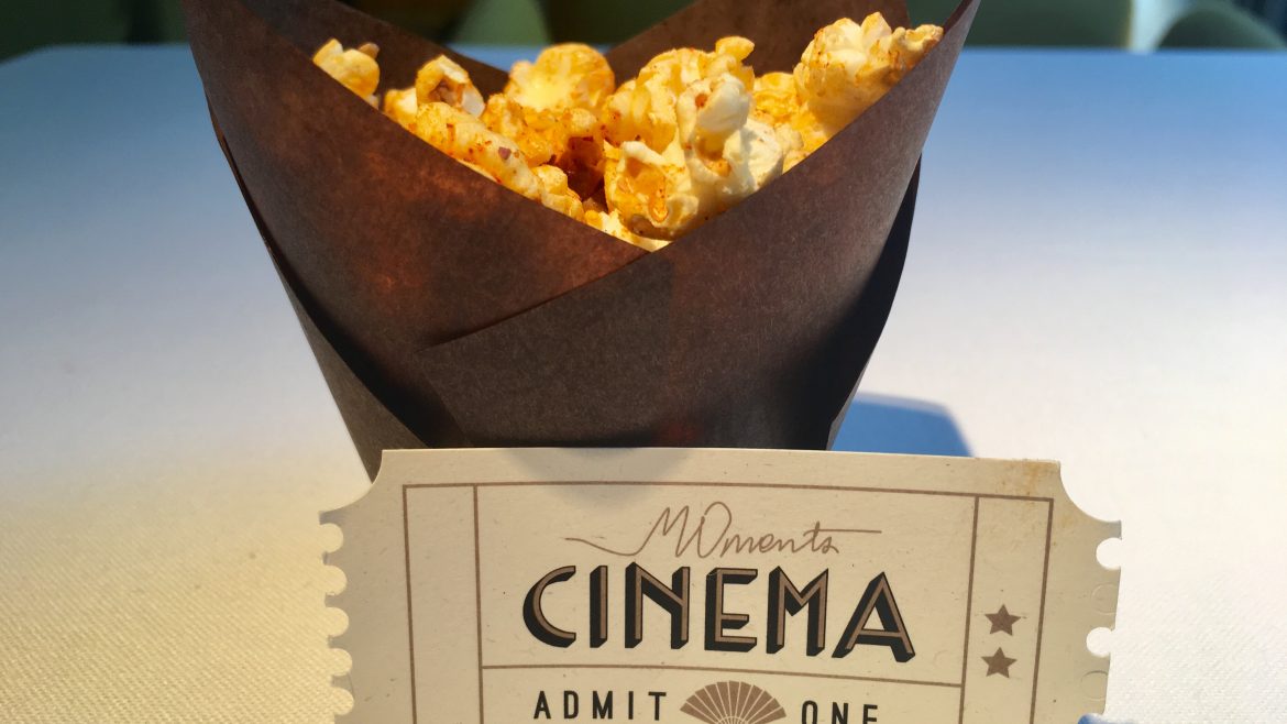 Palomitas y 'entrada' del menú Séptimo Arte de Raül Balam Ruscalleda en Moments. / Rosa Rivas