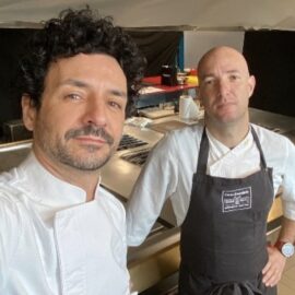 Raül Balam y Murilo Alves, en la cocina de Sant Pau.