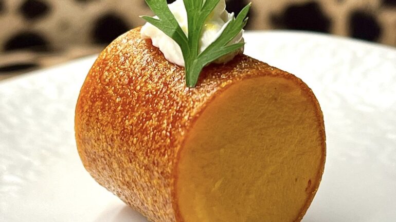 Arsa, un restaurante con estética almodovariana que fusiona cocina de La Rioja y Andalucía