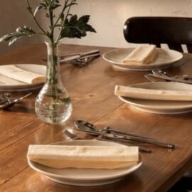 Mesa del restaurante cántabro Hoyuela 1955.